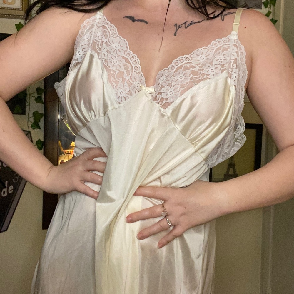 VINTAGE ALERT!! Off White Lace and Satin Slip Dress